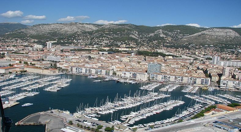 http://www.visitedelaradedetoulon.com/medias/images/port-de-toulon.jpg